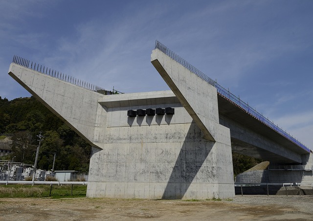 型枠工事　土木工事　架台　建設　作業内容　実績　一般造成　高速道路